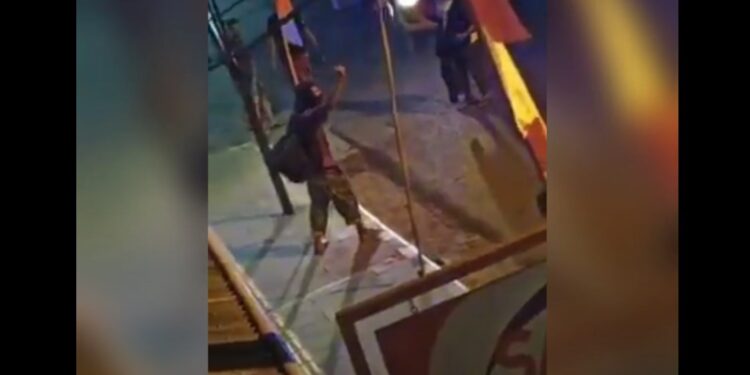 Detik-detik Terduga Teroris Diamuk Massa di Tengah Kota Poso