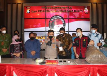 Kapolres Karimun Pimpin Pemusnahan Narkoba Jenis Sabu Seberat 1 Kg serta Gelar Konferensi Pers Pengungkapan Ganja