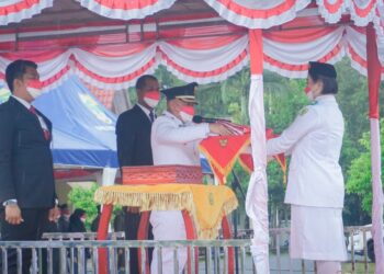 Hujan Deras Warnai Pengibaran Bendera HUT RI Ke 76 di Kabupaten Lingga