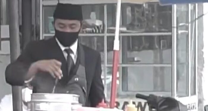 Jualan Cilok Berdandan Kayak Pejabat, Lutfi Raih Omzet Besar