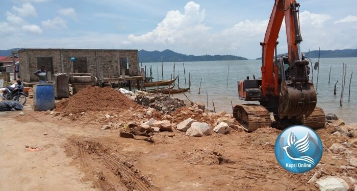 Pembangunan Pengaman Pantai di Moro Berjalan Lancar