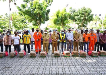 Karyawan PT. Saipem Salurkan Paket Sembako Melalui Pemda