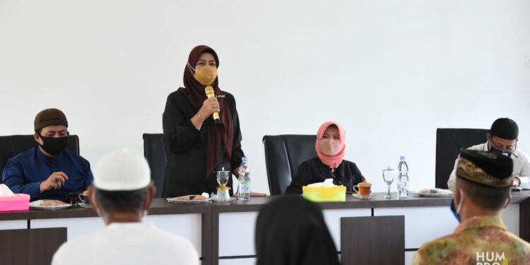 GALERI FOTO ! Pemrov Kepri Bersama Ketua PKK Tingkatkan Mutu Pendidikan Lewat Program Kelas Jauh Desa Mapur