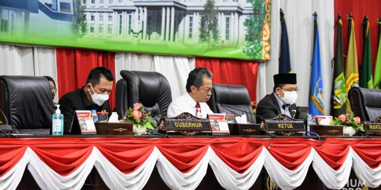 Galeri Foto ! Gubernur Kepri Sampaikan Raperda LPP APBD TA 2020 Melalui Sidang Paripurna