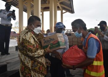 Bupati Karimun Minta Petugas Parkir Ingatkan Masyarakat Tidak Mematuhi Prokes 5M