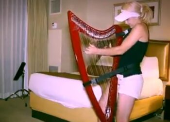 Gak Nyangka, Seksi Juga Lagu Despacito Dicover Pakai Harpa