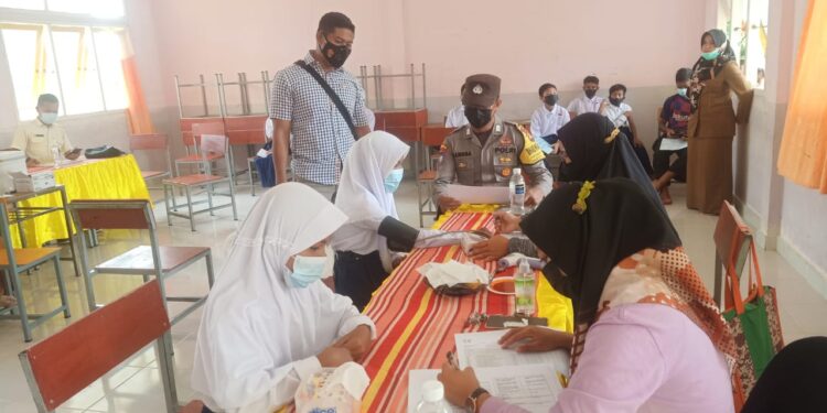 Polsek Moro Lakukan Kegiatan Gerai Vaksinasi Presisi Go To school di SD/SMPN 7 Satap Moro