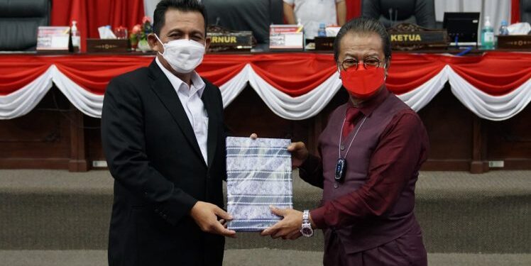 Gubernur Sampaikan Nota Keuangan dan Ranperda APBDP 2021 Kepada DPRD