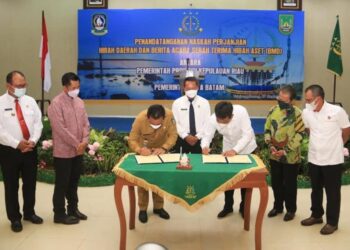 Disaksikan Kajati Kepri, Pemprov Kepri dan Pemko Batam Tandatangani NPHD dan BMD