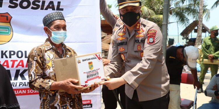 Polres Lingga Salurkan Bansos Alumni AKPOL 97 Wirapratama Kepada Masyarakat