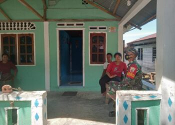 Babinsa Desa Sanglar Ajak Warga Jaga Kebersihan Lingkungan