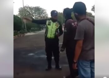 Driver Ojol Cekcok dengan Security, Sepeda Motor Diseret ke Tengah Jalan