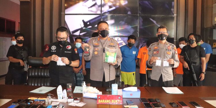 Polres Karimun Amankan Paket Besar Sabu 1 Kg