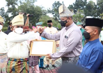 Polres  Karimun Terima Penghargaan penanganan covid-19 dan Vaksinasi Presisi