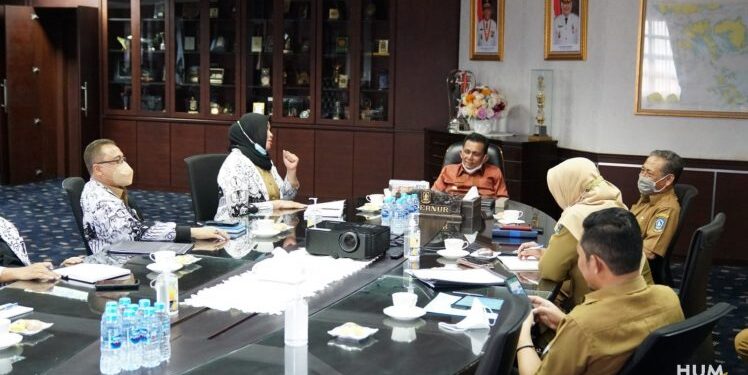 Pemprov Akan Siapkan Hibah Rp3,5 Miliar Untuk Rehab Gedung Guru di Senggarang