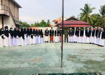 TNI Ajak Anak Pesantren  Suarakan Prokes 5M