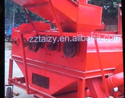 UNAND Berikan Bantuan Mesin Alat Pengolah Jagung Untuk Pakan Ternak Kepada Poktan