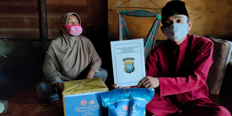 Peduli Warga! Kapolres Karimun Laksanakan Bakti Sosial Setiap Jumat