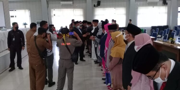 Benny Utama Lantik 10 Orang Pejabat Pimpinan Tinggi Pratama Eselon II.B