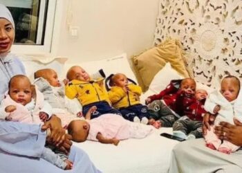 Wow! Seorang Wanita Melahirkan 9 Bayi Kembar Dan Menghabiskan 100 Popok Sehari