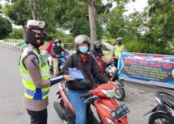 Operasi Zebra Seligi 2021, Satlantas Polres Karimun Bagi-bagi Masker