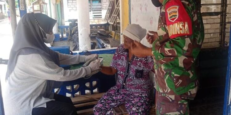 Lewat Vaksinasi Lansia Secara Door To Door Di, TNI Ingatkan Warga Tetap Patuhi Prokes 5M