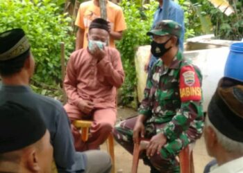 Kepedulian Babinsa Koramil 02/Moro Melayat Warga Binaannya yang meninggal dunia