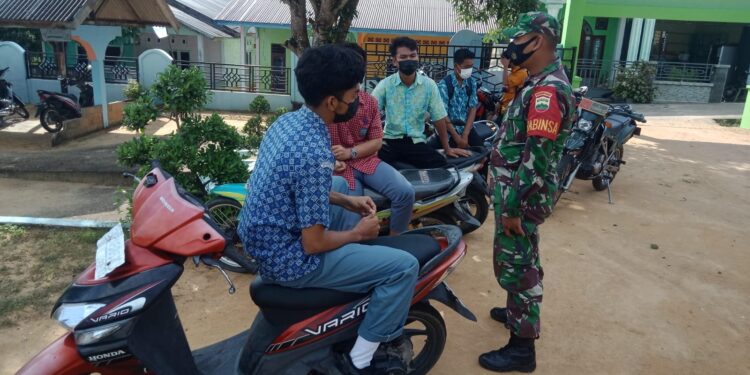 Koramil 02 Moro Lakukan Edukasi Sekolah Untuk Selalu Tetap Menjalankan Prokes