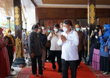 Gubernur Kepri Apresiasi Among Metro Kegiatan Sunatan Massal Terapkan Prokes 5M dengan Ketat