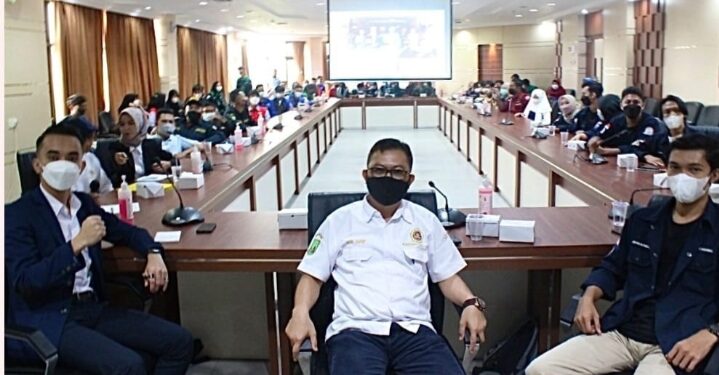 Usai Dapat Penghargaan Dari Gubernur Kepri, Ketua Karang Taruna Kota Batam, Zul Arif Berikan Pemahaman Kelola Medsos yang Baik ke Mahasiswa Poltek Batam