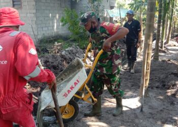 TNI Koramil 02 Moro /Kodim 0317 Aktif Bantu Warga Durai Bangun Drainase