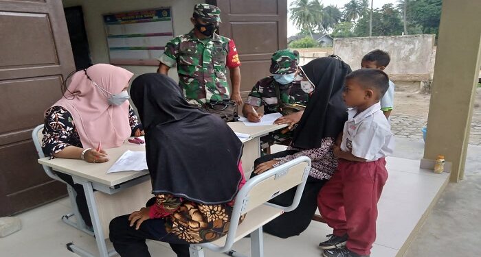 Koramil 02 Moro Bersama Nakes Kodim 0317 Lakukan Vaksinasi Dipulau Hinterlad