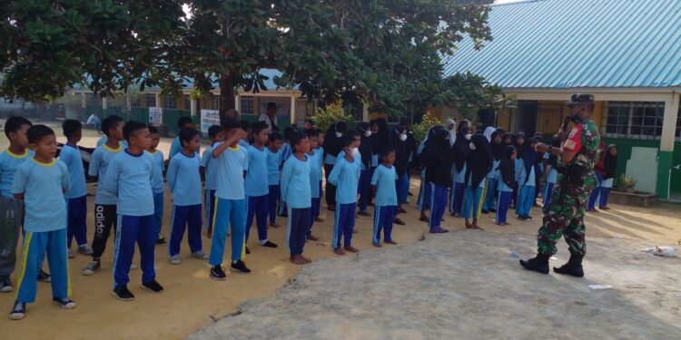 Kegiatan PBB Disekolah SDN 004 Paoh, TNI Minta Peserta PBB Jadi Pelopor Prokes 5 M