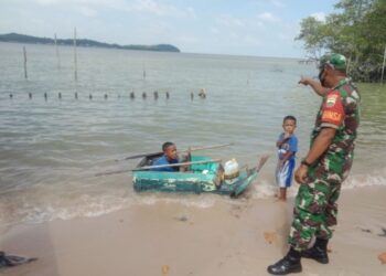 TNI AD Ingatkan Orang Tua Untuk Dampingi Anak Bermain Di Pantai