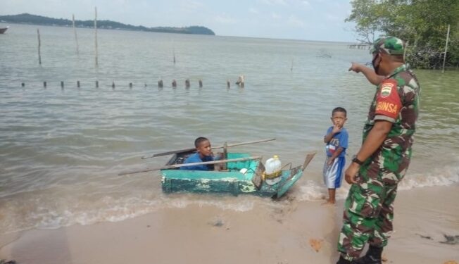TNI AD Ingatkan Orang Tua Untuk Dampingi Anak Bermain Di Pantai