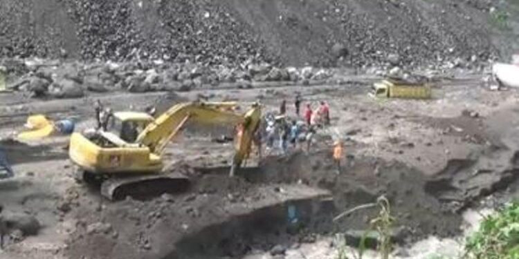 Banjir Lahar Dingin Merapi, Supir Truck Yang Hanyut Belum Ditemukan
