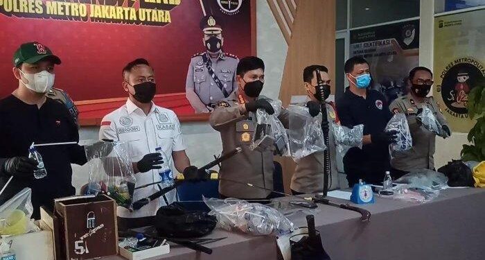700 Personel Polisi Grebek Sarang Narkoba, Temukan Paket Sabu Dan Busur Panah