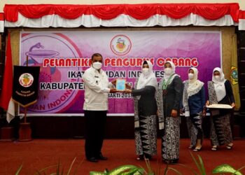 Disela-sela Pelantikan Pengurus IBI, Bupati Karimun Akui Bidan Telah Berperan Mensukseskan Prokes 5M