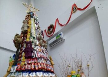 Unik! Bukan Cemara, Gereja Mewah Di Tangsel Ini Buat Pohon Natal Dari Sembako