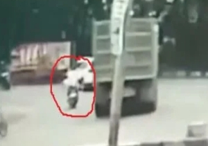Hilang Konsentrasi Supir Dump Truck Tabrak 2 Siswi SMA Hingga Tewas