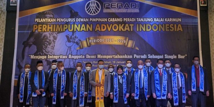 Otto Hasibuan Lantik Pengurus DPC Peradi Karimun Periode 2021 – 2022