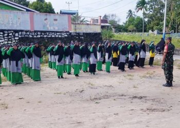 Koramil 02 Moro Kodim 0317 Lakukan Pembinaan PBB Di Sekolah SMP IT Atthohiriyah