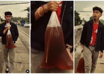 Pria Ini Buat Video Jalan Bawa Es Teh Plastik Jumbo, Sempat Coba sampai 3 Kali & Ada yang Ingin Beli