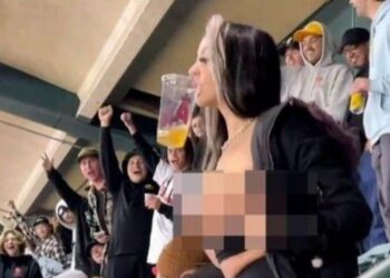 Gadis Pamer Aurat di Stadion Berakhir Ribut Dengan Penonton Pertandingan