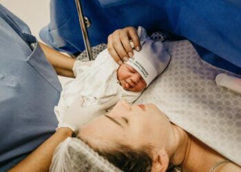 Kisah Unik Ibu Melahirkan Bayi Kembar Di Tahun Berbeda