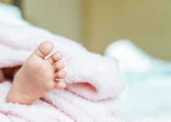 Wanita 21 Tahun Lahirkan Bayi Sambil Berdiri Di Sawah Dibantu Ibu, Si Anak Lalu Dibuang karena Malu