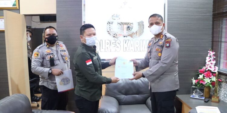 BPN Serahkan Sertifikat ke Polres Karimun, Pos Polisi di Enam Desa Sah Memiliki Sertifikat