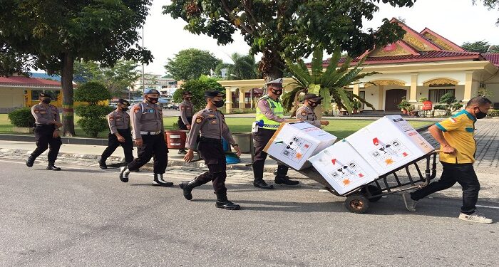 Klinik Polres Karimun Terima 11.000 Dosis Vaksin Astrazeneca Dari Polda Kepri