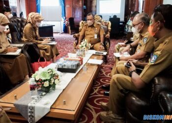 Pj Sekda Kepri Pimpin Rakor Penanganan Kebakaran Pulau Buluh