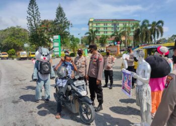 Cegah Penyebaran Virus Covid 19, Polres Karimun Bagikan 1000 Masker